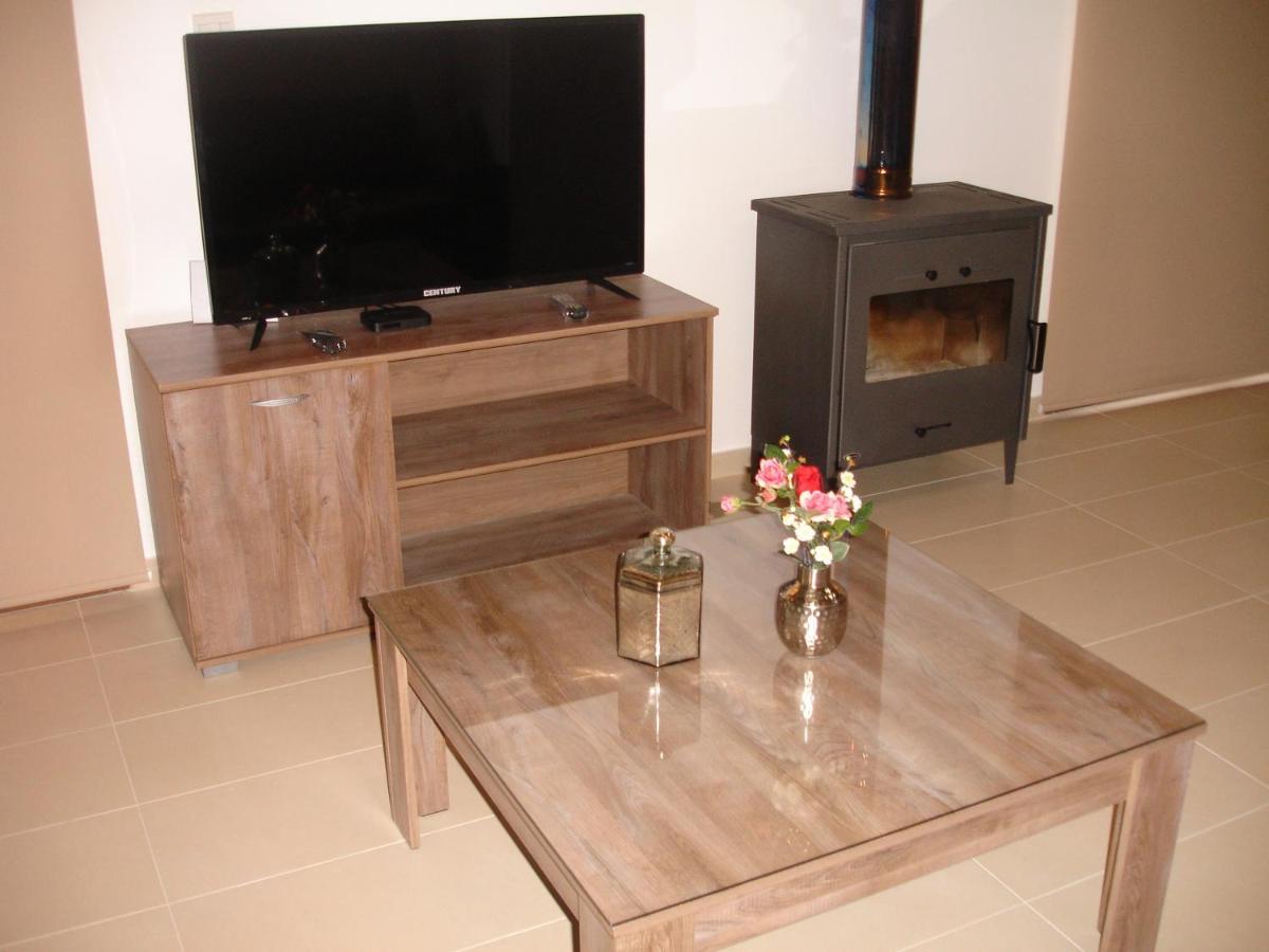 Love Holiday Suite 2 Tris Elies Exterior foto