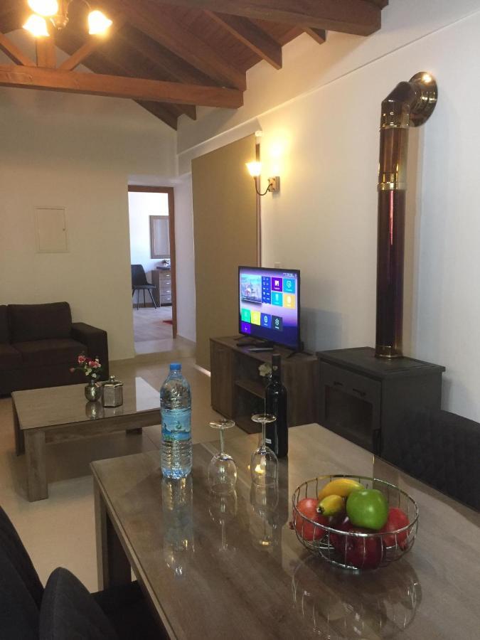 Love Holiday Suite 2 Tris Elies Exterior foto