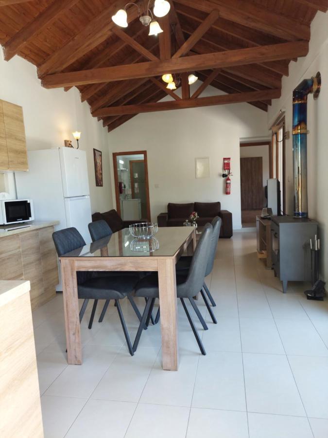 Love Holiday Suite 2 Tris Elies Exterior foto